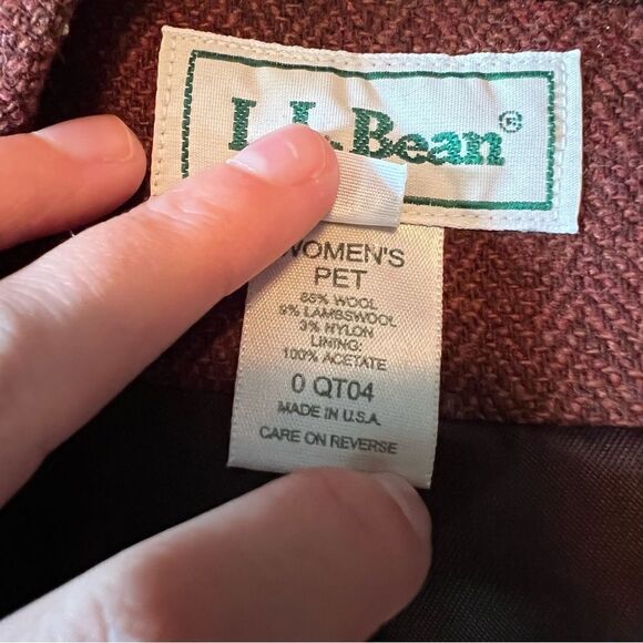 L.L. Bean wool blend blazer with shoulder padding - Picture 5 of 12